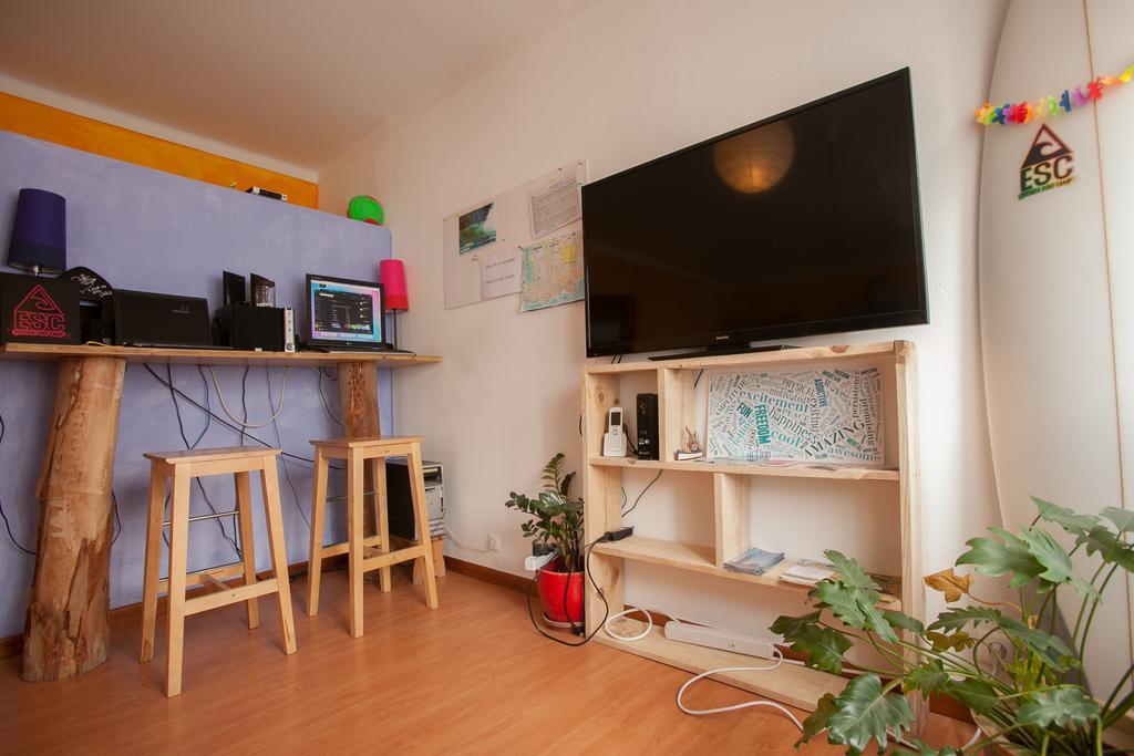 Ericeira Surf Camp Hostel Exterior photo